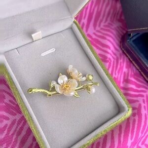 Flower brooch